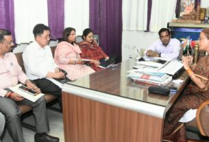 नई दिल्ली में आयोजित होने जा रहे विभागीय सम्मेलन की तैयारियों को लेकर मंत्री रेखा आर्या ने की बैठक